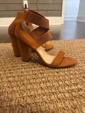 Women's Suede Block Heel Sandals in Cognac